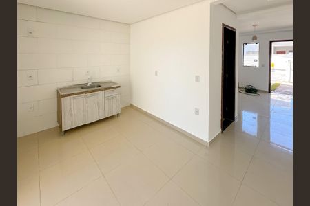 Casa para alugar com 100m², 2 quartos e 2 vagasCozinha