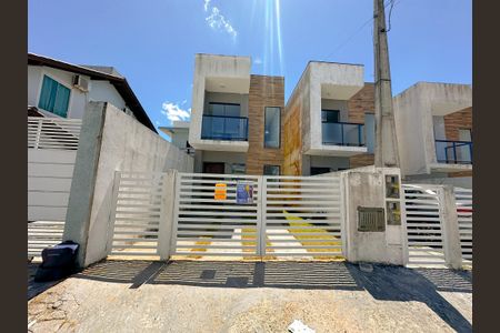 Casa para alugar com 100m², 2 quartos e 2 vagasFachada