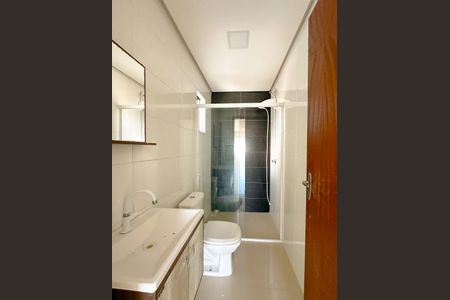 Casa para alugar com 100m², 2 quartos e 2 vagasBanheiro da Suíte 1