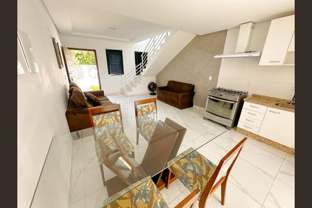 Sala de Jantar de casa para alugar com 2 quartos, 100m² em São João do Rio Vermelho, Florianópolis