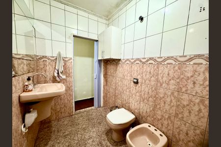 Casa à venda com 120m², 4 quartos e 2 vagasBanheiro 1