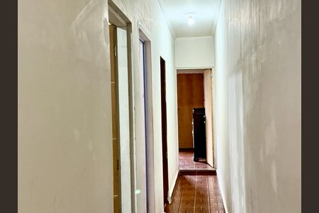 Casa à venda com 120m², 4 quartos e 2 vagasCorredor interno