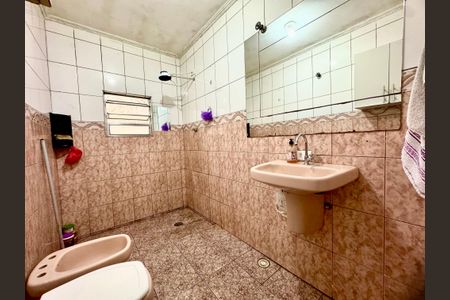 Casa à venda com 120m², 4 quartos e 2 vagasBanheiro 1