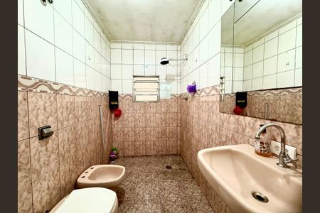 Casa à venda com 120m², 4 quartos e 2 vagasBanheiro 1