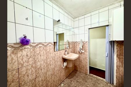 Casa à venda com 120m², 4 quartos e 2 vagasBanheiro 1