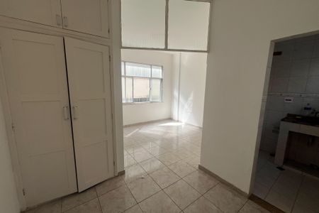 Sala de kitnet/studio à venda com 1 quarto, 18m² em Jardim Guanabara, Rio de Janeiro