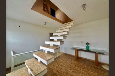 Casa para alugar com 265m², 4 quartos e 2 vagasEscada interna