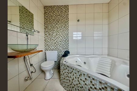 Casa para alugar com 265m², 4 quartos e 2 vagasBanheiro 1