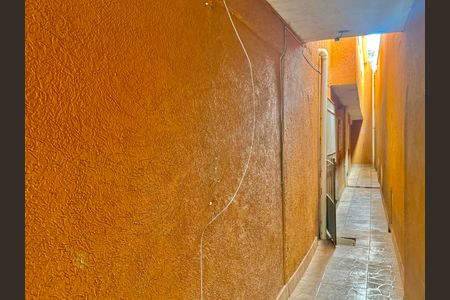 Casa para alugar com 265m², 4 quartos e 2 vagasCorredor externo 