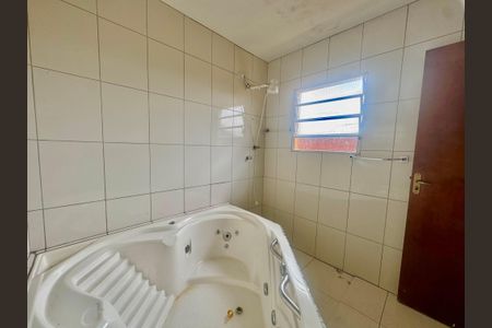 Casa para alugar com 265m², 4 quartos e 2 vagasBanheiro 1