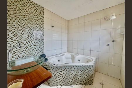 Casa para alugar com 265m², 4 quartos e 2 vagasBanheiro 1