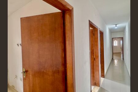 Casa para alugar com 265m², 4 quartos e 2 vagasCorredor interno 