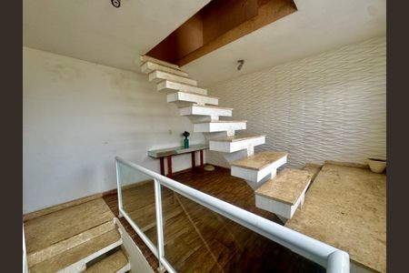 Casa para alugar com 265m², 4 quartos e 2 vagasEscada interna