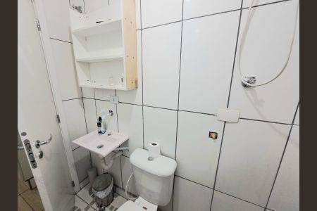 Banheiro de casa para alugar com 1 quarto, 35m² em Veloso, Osasco
