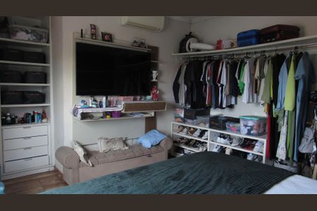 Casa à venda com 246m², 3 quartos e 2 vagasSuíte