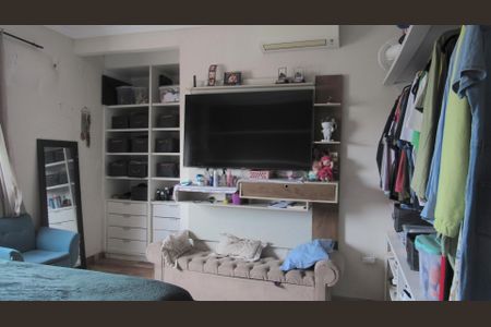 Casa à venda com 246m², 3 quartos e 2 vagasSuíte