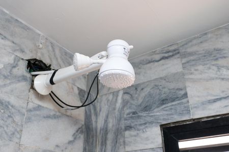 Banheiro de casa para alugar com 1 quarto, 40m² em Parque Pinheiros, Taboão da Serra