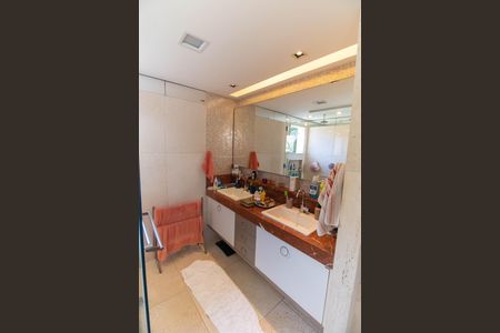 Apartamento à venda com 350m², 5 quartos e 2 vagasBanheiro da Suíte 3