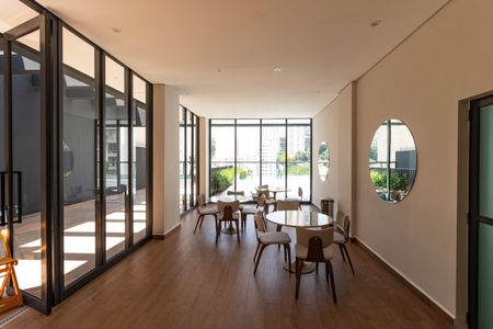 Apartamento à venda com 71m², 2 quartos e 1 vaga Apartamento à venda com 71m², 2 quartos e 1 vagaSalão de Festas