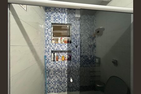 Casa à venda com 210m², 4 quartos e 1 vagaBanheiro