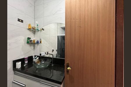 Casa à venda com 210m², 4 quartos e 1 vagaBanheiro