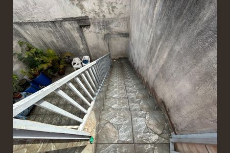 Casa à venda com 210m², 4 quartos e 1 vagaEscada para o Salão de Festas e Churrasqueira