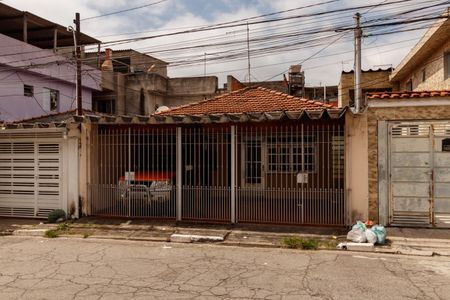 Casa para alugar com 100m², 2 quartos e 2 vagasFachada