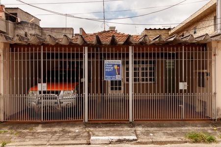 Casa para alugar com 100m², 2 quartos e 2 vagasFachada