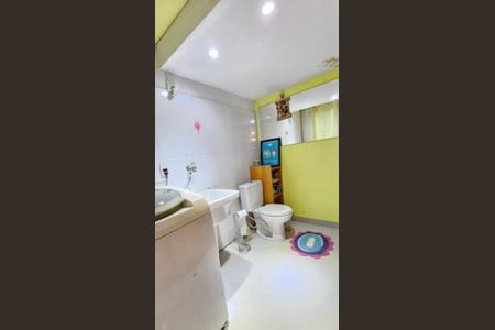 Apartamento à venda com 110m², 2 quartos e 1 vaga Apartamento à venda com 110m², 2 quartos e 1 vagaBanheiro