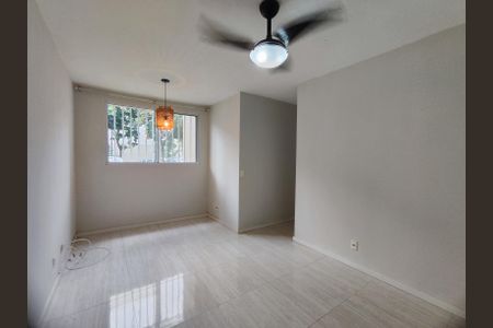 Sala de apartamento para alugar com 3 quartos, 57m² em Vargem Pequena, Rio de Janeiro