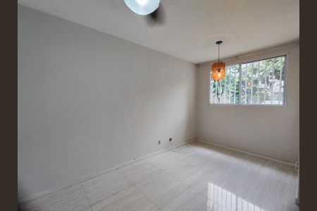 Sala de apartamento para alugar com 3 quartos, 57m² em Vargem Pequena, Rio de Janeiro