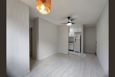 Sala de apartamento para alugar com 3 quartos, 57m² em Vargem Pequena, Rio de Janeiro