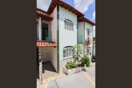 Casa de condomínio à venda com 80m², 3 quartos e 1 vagaFachada da casa