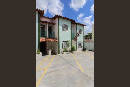 Casa de condomínio à venda com 80m², 3 quartos e 1 vagaGaragem