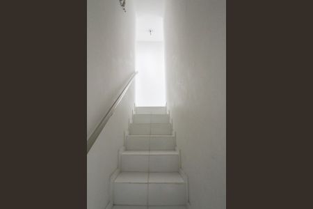 Casa de condomínio à venda com 80m², 3 quartos e 1 vagaEscada