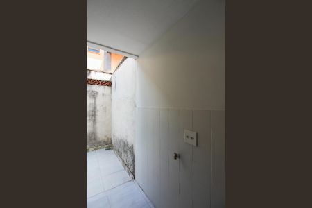 Casa de condomínio à venda com 80m², 3 quartos e 1 vagaÁrea de Serviço