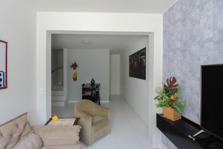 Sala de casa de condomínio à venda com 3 quartos, 80m² em Dona Clara, Belo Horizonte