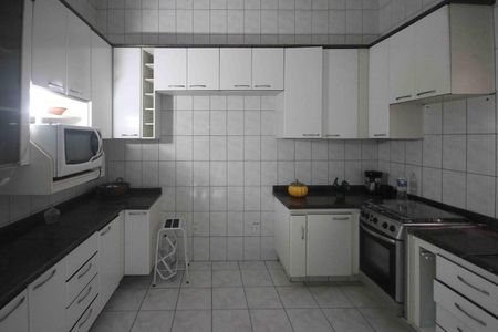Casa para alugar com 120m², 2 quartos e 2 vagasCozinha