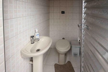 Casa para alugar com 120m², 2 quartos e 2 vagasLavabo do espaço gourmet