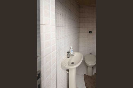 Casa para alugar com 120m², 2 quartos e 2 vagasLavabo do espaço gourmet