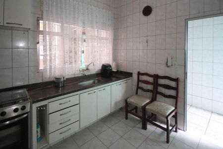 Casa para alugar com 120m², 2 quartos e 2 vagasCozinha