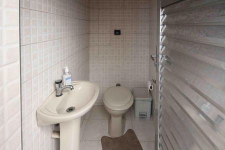 Casa para alugar com 120m², 2 quartos e 2 vagasLavabo do espaço gourmet