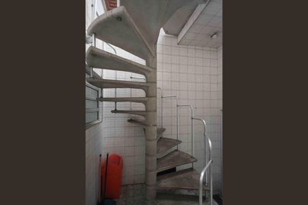 Casa para alugar com 120m², 2 quartos e 2 vagasescada