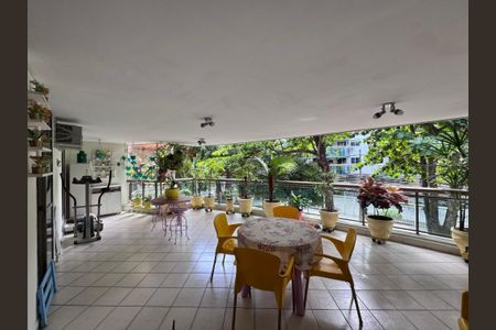 Apartamento à venda com 103m², 3 quartos e 2 vagasVaranda