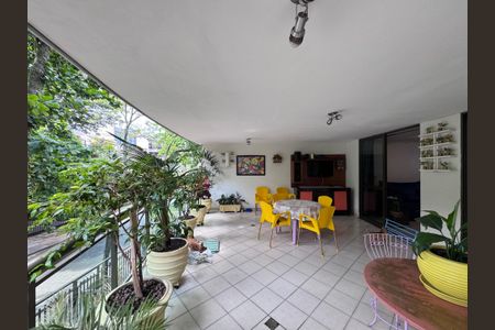 Apartamento à venda com 103m², 3 quartos e 2 vagasVaranda