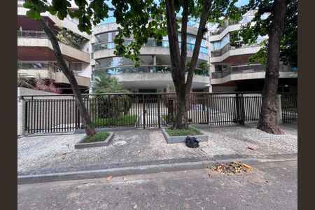 Apartamento à venda com 103m², 3 quartos e 2 vagasFachada