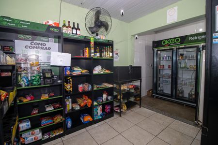 Apartamento para alugar com 57m², 2 quartos e sem vagaMinimercado