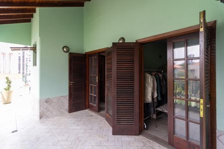 Casa à venda com 184m², 2 quartos e 5 vagas Casa à venda com 184m², 2 quartos e 5 vagasVaranda