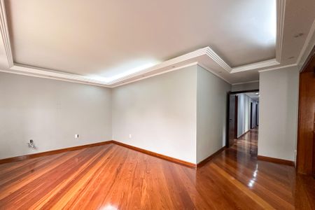 Casa para alugar com 280m², 5 quartos e 3 vagasSala