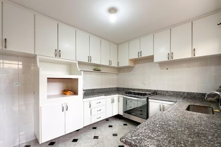 Casa para alugar com 280m², 5 quartos e 3 vagasCozinha